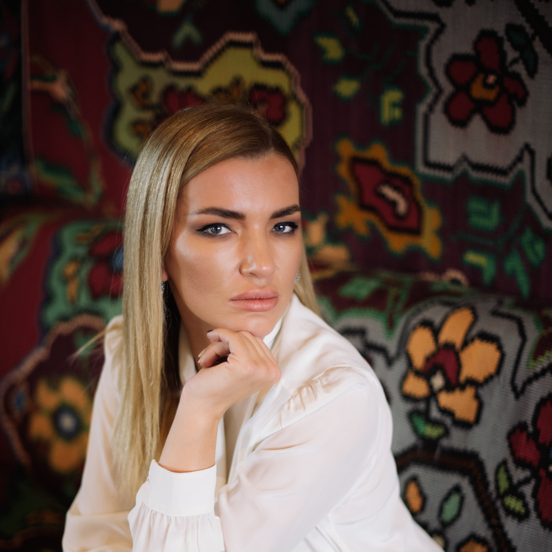 Dženeta Schitton 
GlowhuntersMEdia